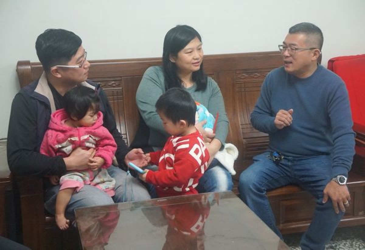 四湖鄉長蘇國瓏為鼓勵鄉民生育,爭取台塑企業協助金支持,補助每位鄉內新生兒1萬6仟元,完善育兒福利。