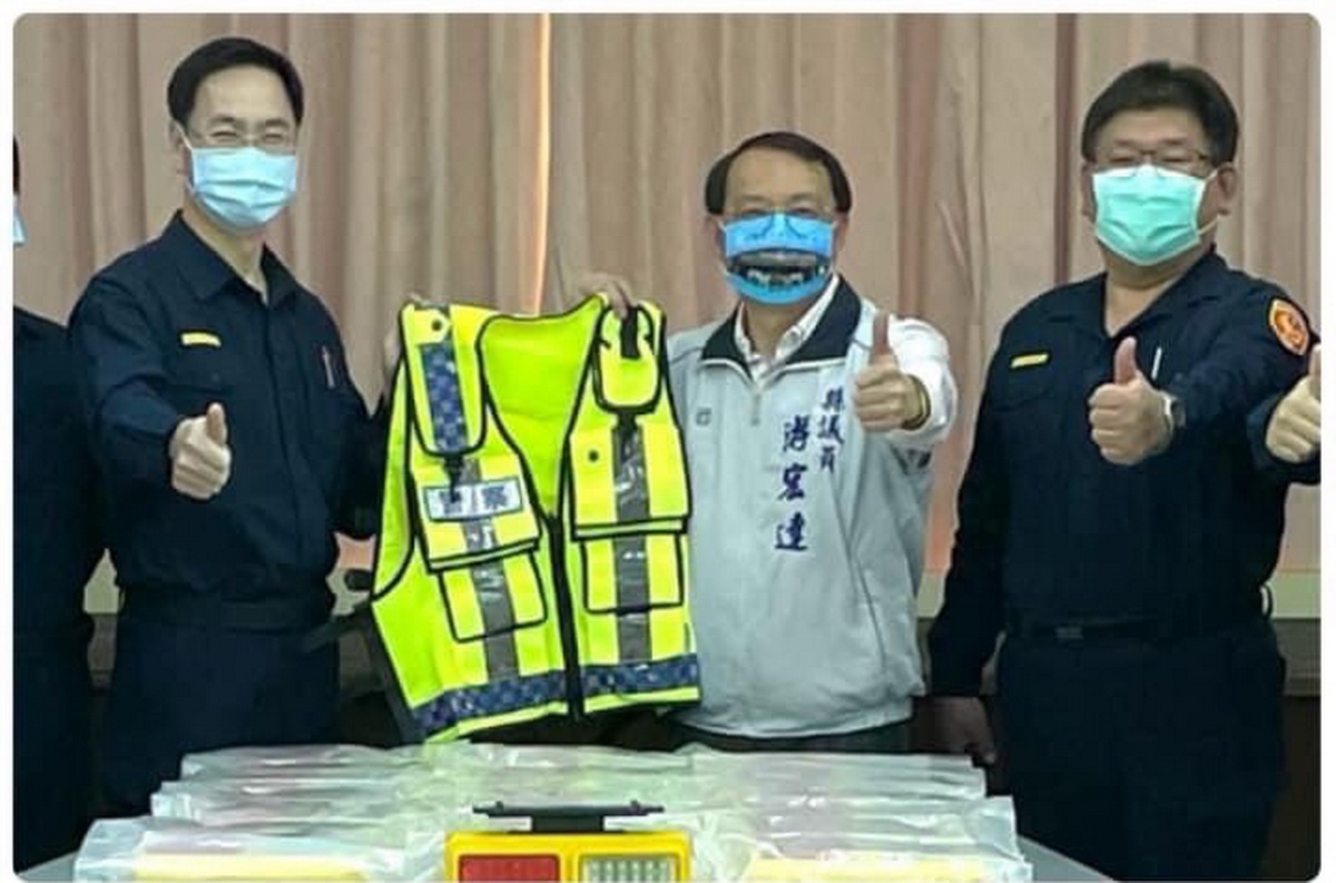 游議員期許警安心維護交通。(南投分局提供)