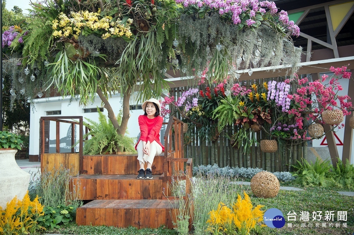 蘭潭花藝裝置「蘭薈藝萃」，是春節出遊拍照的最佳景點之一／陳致愷翻攝