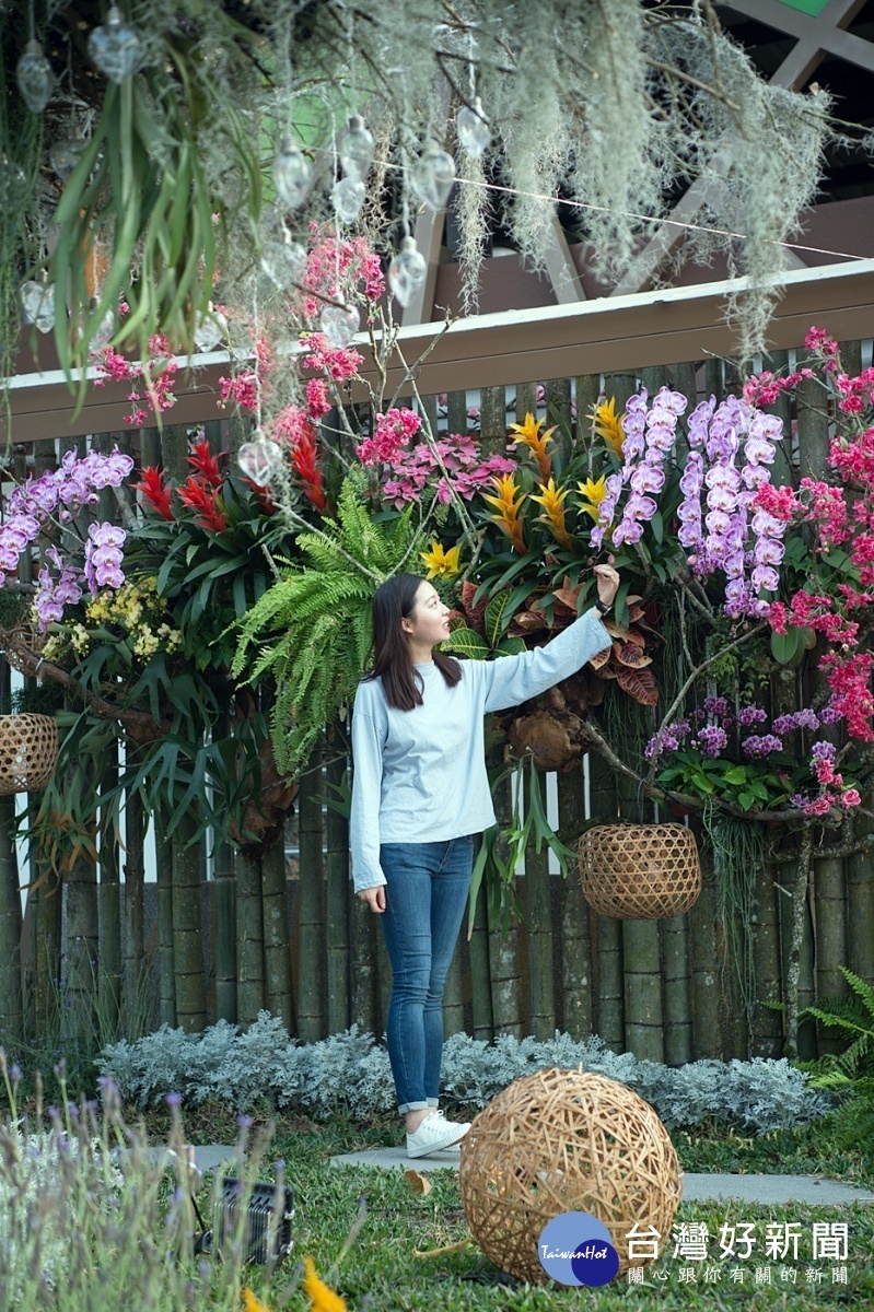 蘭潭花藝裝置「蘭薈藝萃」，是春節出遊拍照的最佳景點之一／陳致愷翻攝