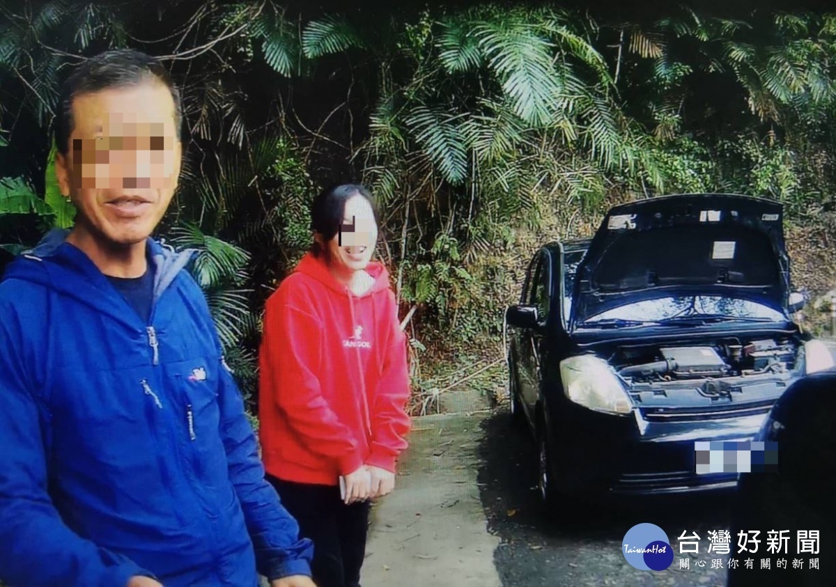 羅浮派出所員警協助楊民將車輛發動,讓其能繼續春遊行程