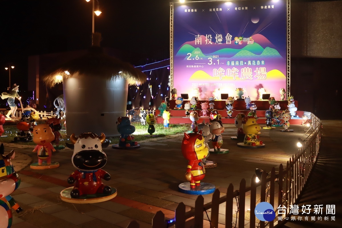 130隻牛仔造型各異迎賓。(記者扶小萍攝)