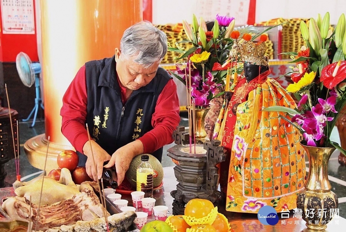 九華山地藏庵過爐儀式中的跋爐主／嘉義市府提供