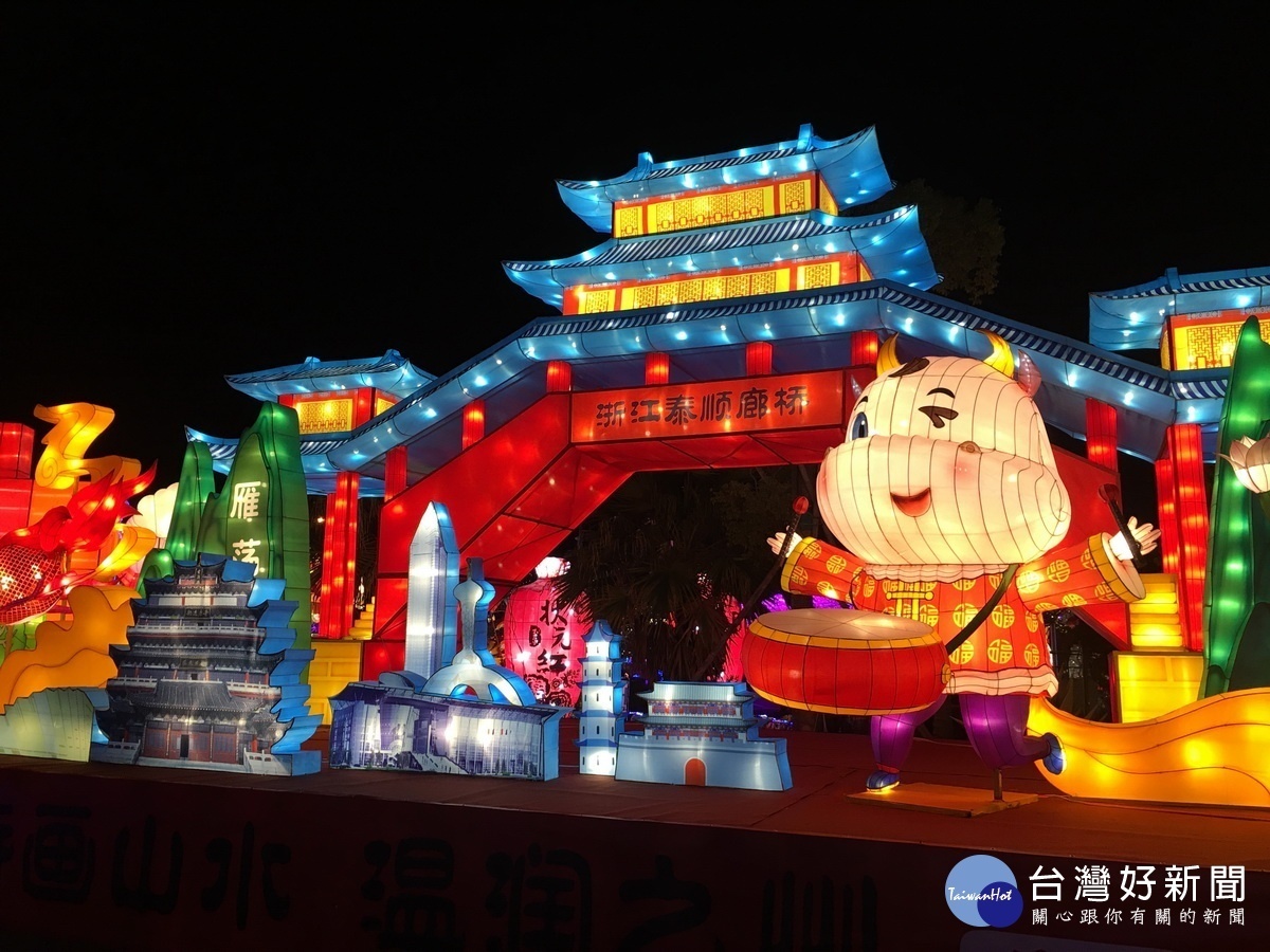來自大陸溫州市泰順癤橋燈。(記者扶小萍攝)