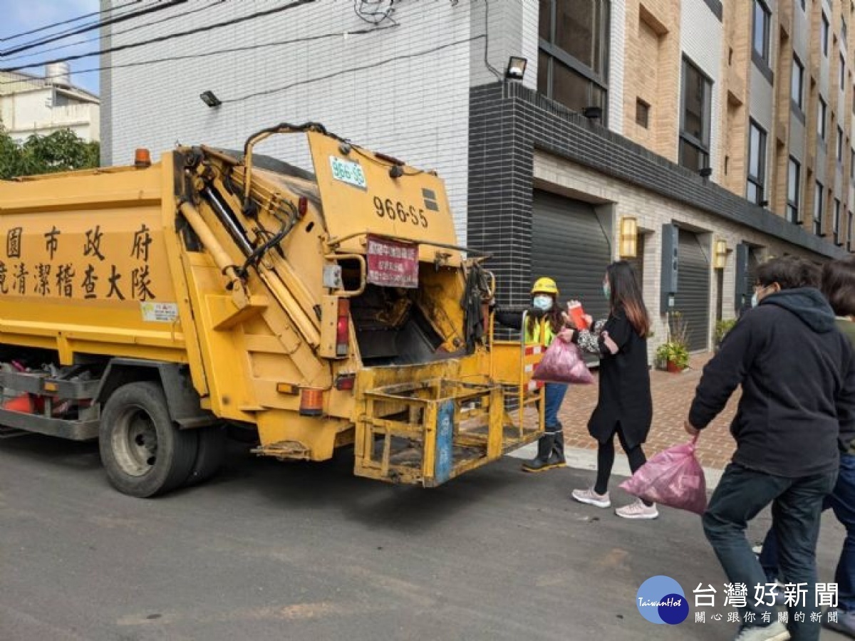 環境清潔稽查大隊表示,鄉親們的暖暖心意,全數捐給桃園市政府社會救助金專戶