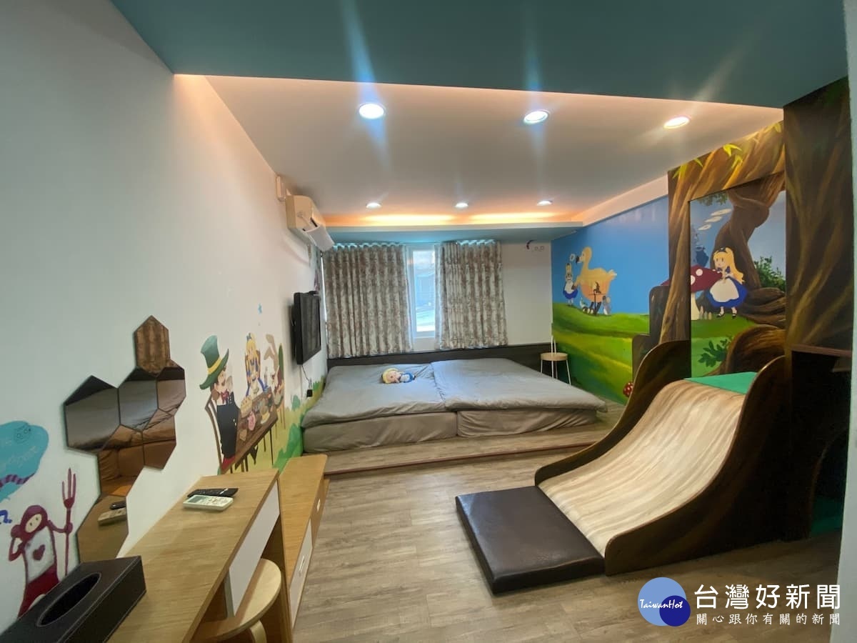 住宿就像小型遊樂場,讓寶貝待一整天也不無聊。(圖/耶伊親子民宿)