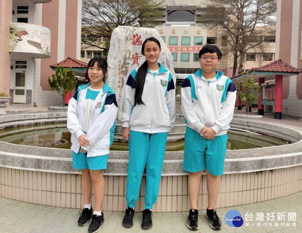 號稱史上最難的大學學測成績公告,北港高中成績亮眼,黃姵穎、陳星攸及鄭雲升同學更是突出,展現北高教學團隊認真付出的成果。