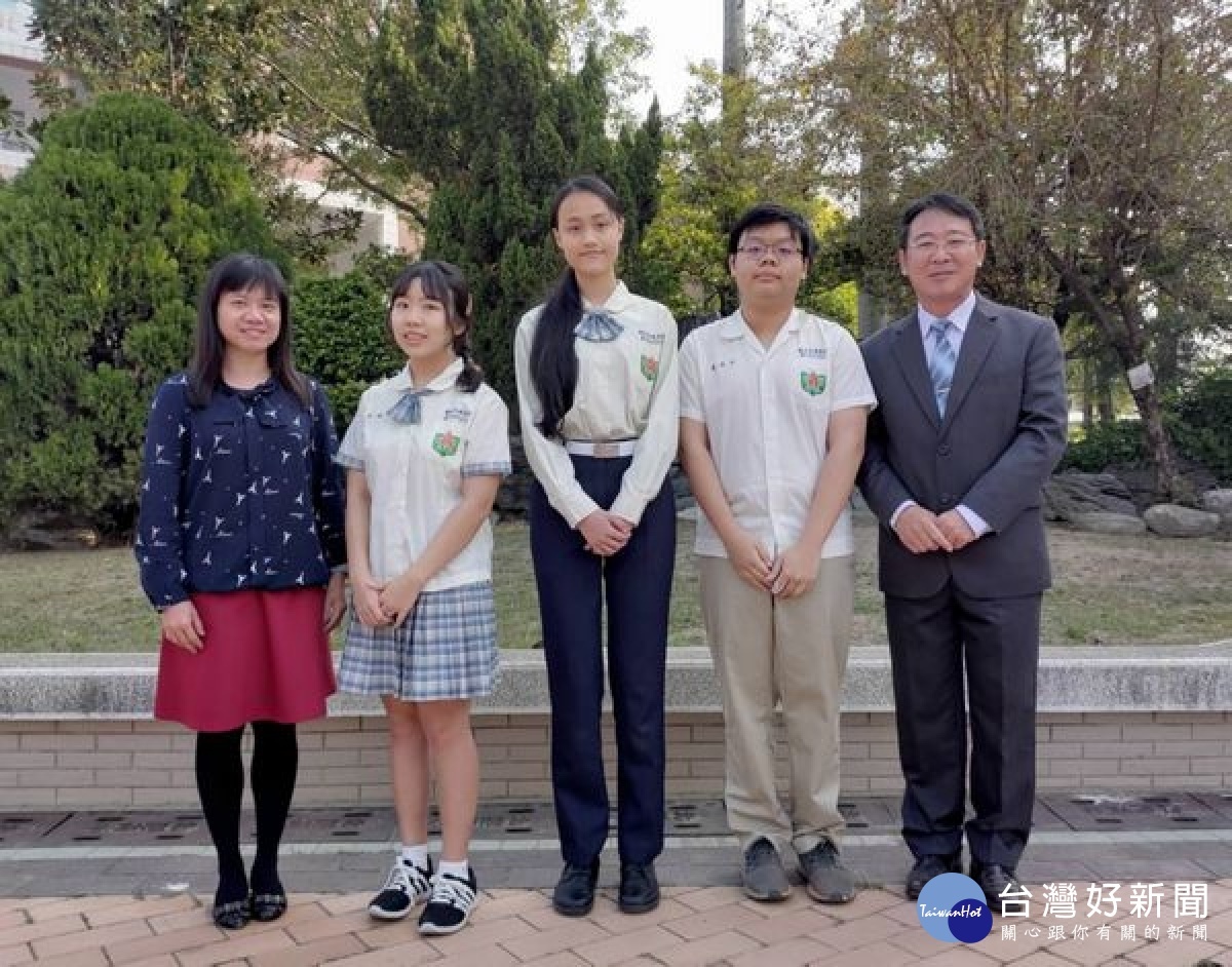 號稱史上最難的大學學測成績公告,北港高中成績亮眼,黃姵穎、陳星攸及鄭雲升同學更是突出,展現北高教學團隊認真付出的成果。