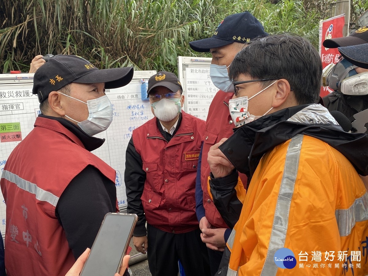 侯友宜2日中午12時赴八里掩埋場,關心堆置區殘火悶燒最新處置狀況