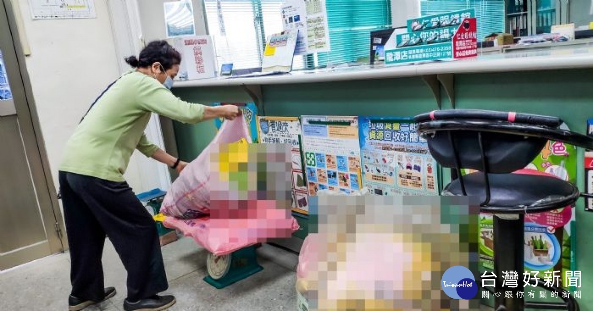 桃園市環保局「撕小廣告換好禮」的活動已邁入第七年,獲民眾熱烈迴響