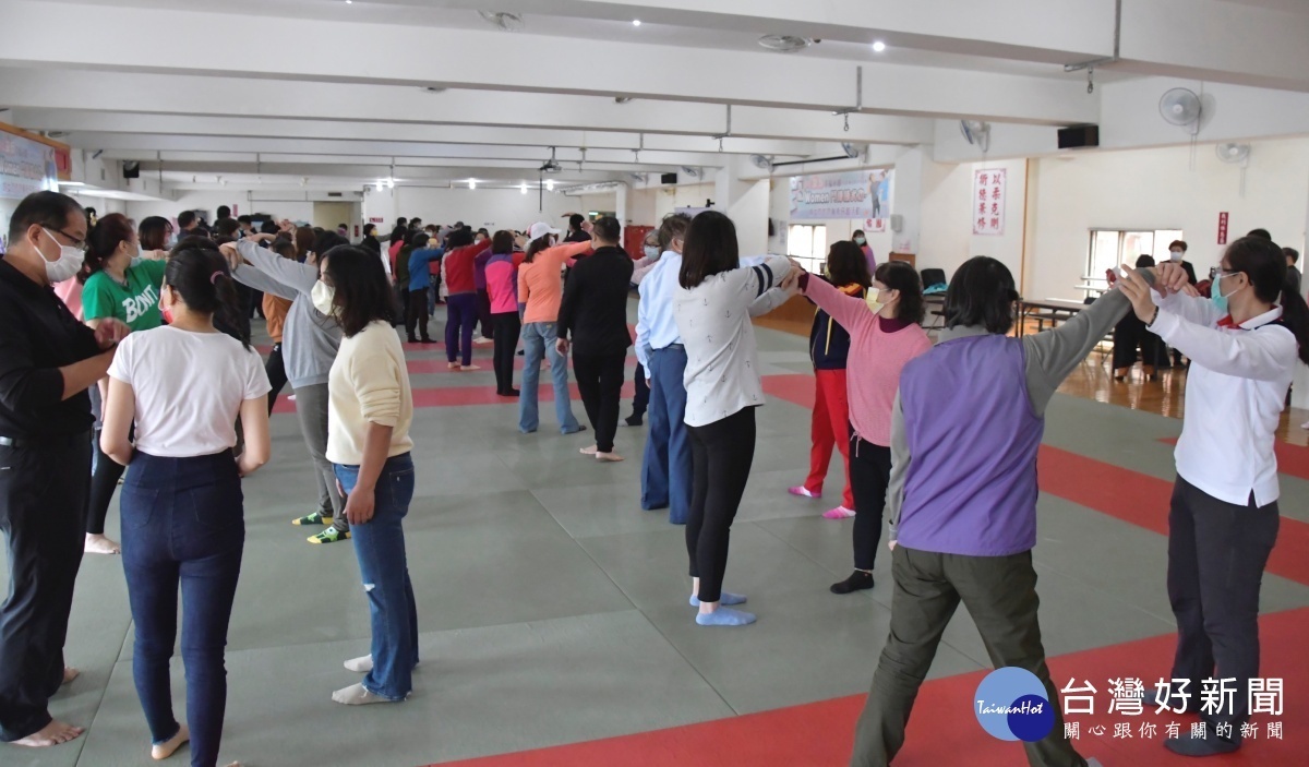 婦女防詐防身術研習活動現場「WOMEN 鬥陣練武功」。