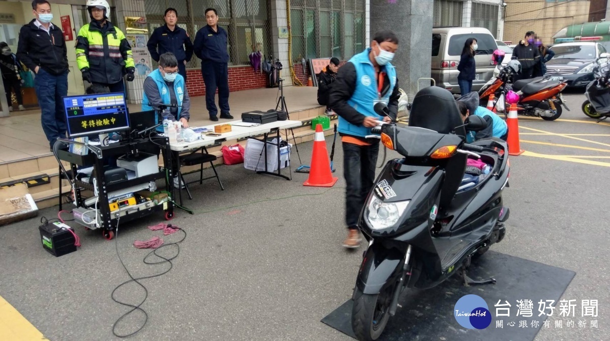 大園警強力取締改裝噪音車,2小時攔查30多輛