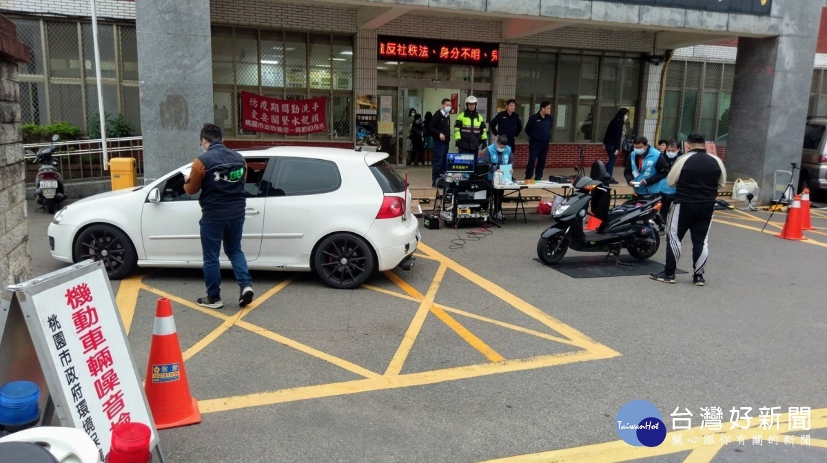 大園警強力取締改裝噪音車,2小時攔查30多輛