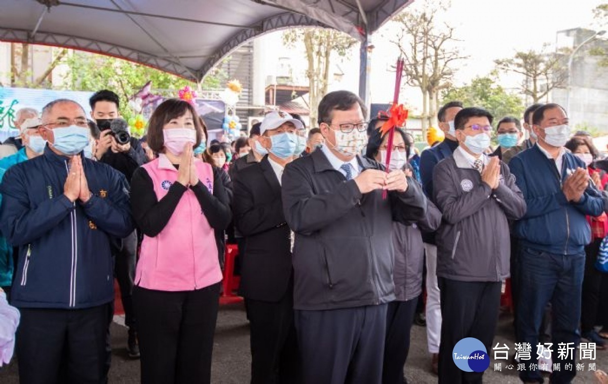 市長與貴賓們一同祈福