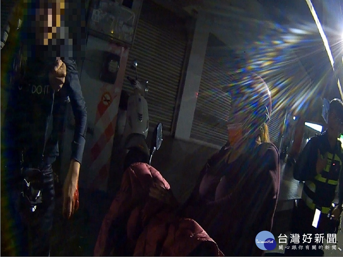 機警員警搶救輕生女 成功避免憾事發生(圖/警方提供,以下皆同)