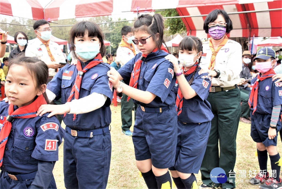 三五童軍節，來自彰化縣各級學校童軍團與服務人員共計約910人參加，縣長王惠美與童軍同樂。