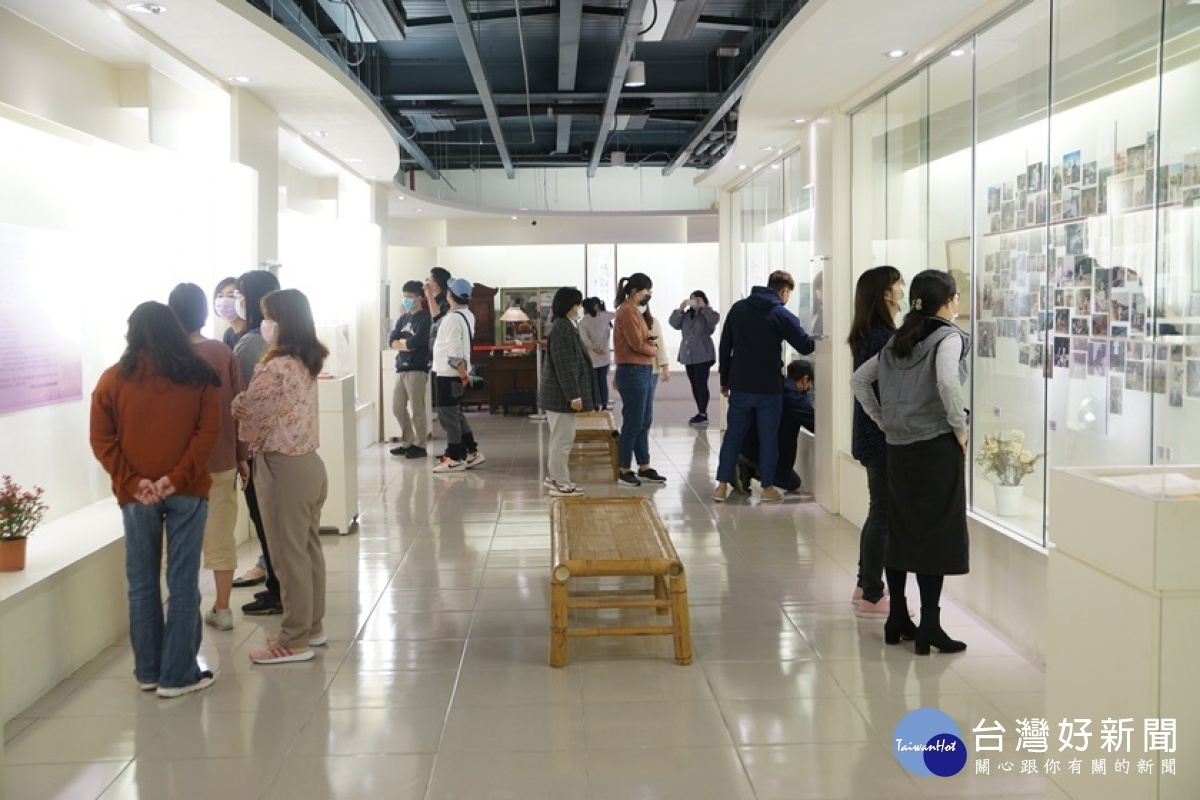 生活裡的詩人~杜潘芳格展,3月5日吸引大批民眾前來欣賞