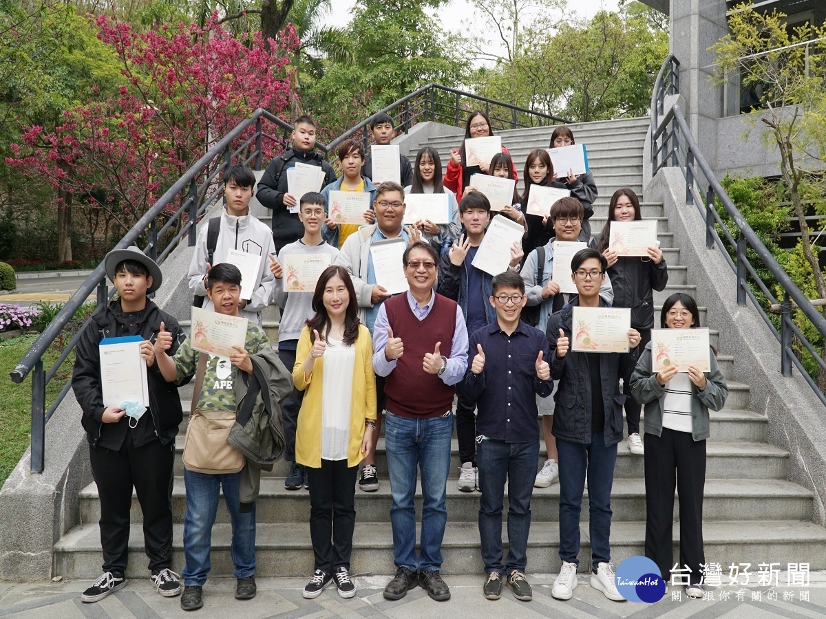 打造就業力 大葉英語系輔導學生考取多張證照
