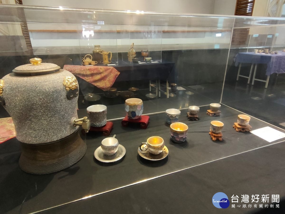 彰化300彰化縣陶藝學會會員聯展，每件作品都有它的故事。圖／記者鄧富珍攝