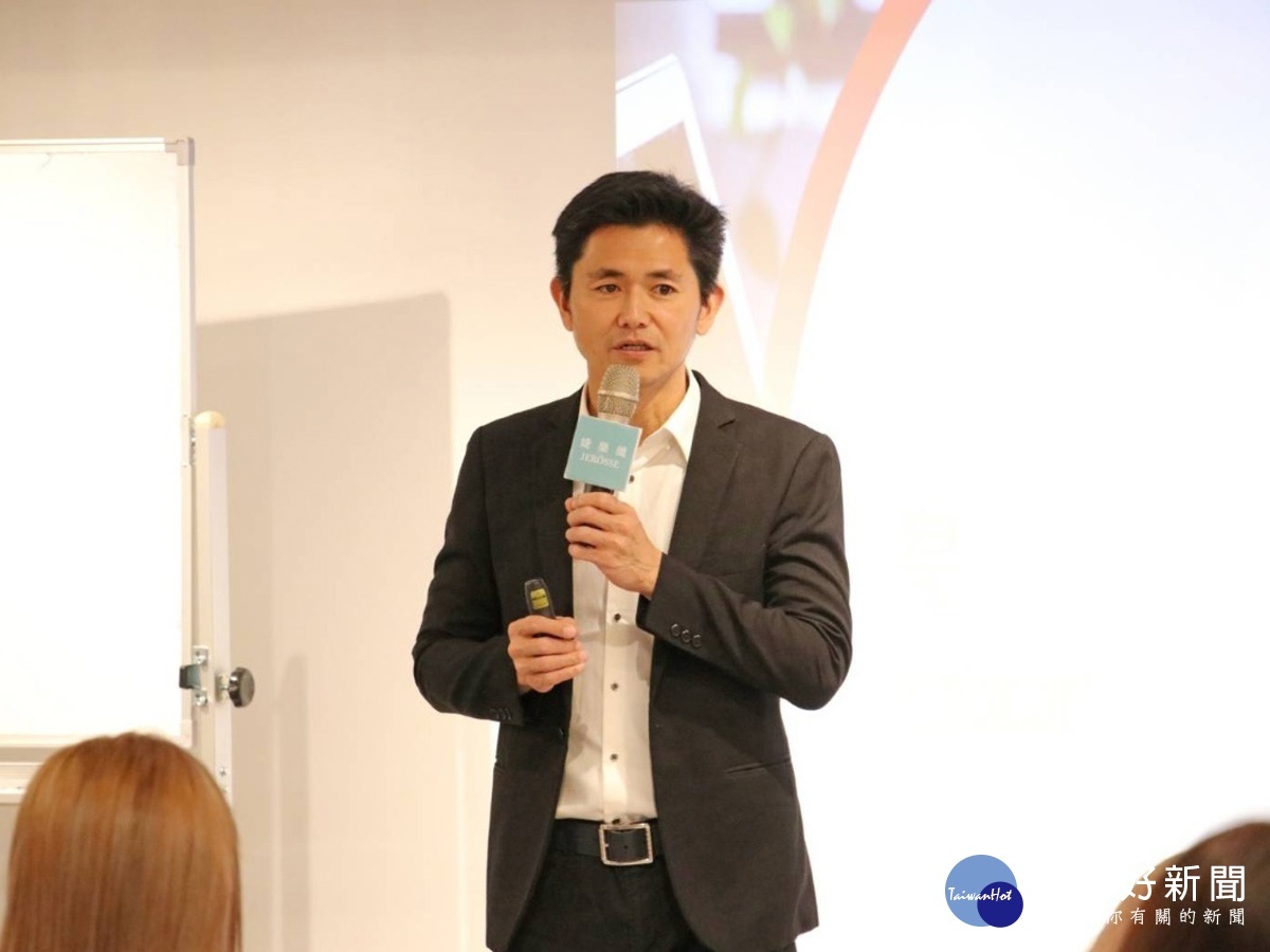 行動加盟先驅婕樂纖創辦人呂世博：婕樂纖每項產品上市前均確保其功效性與安全性，同時投保2億產品責任險，致力研發高品質、健康、安全的產品。