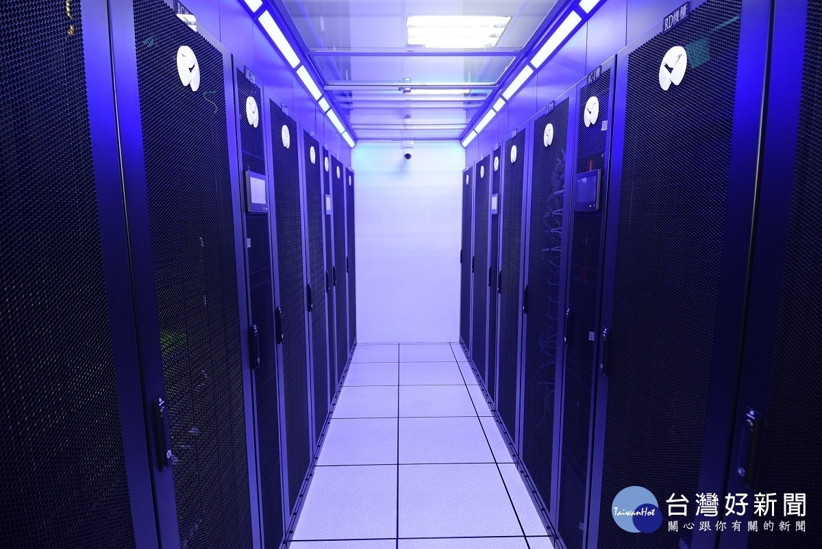 彰化縣第一間縣網綠能雲端資料中心聯合啟用伺服器中心。