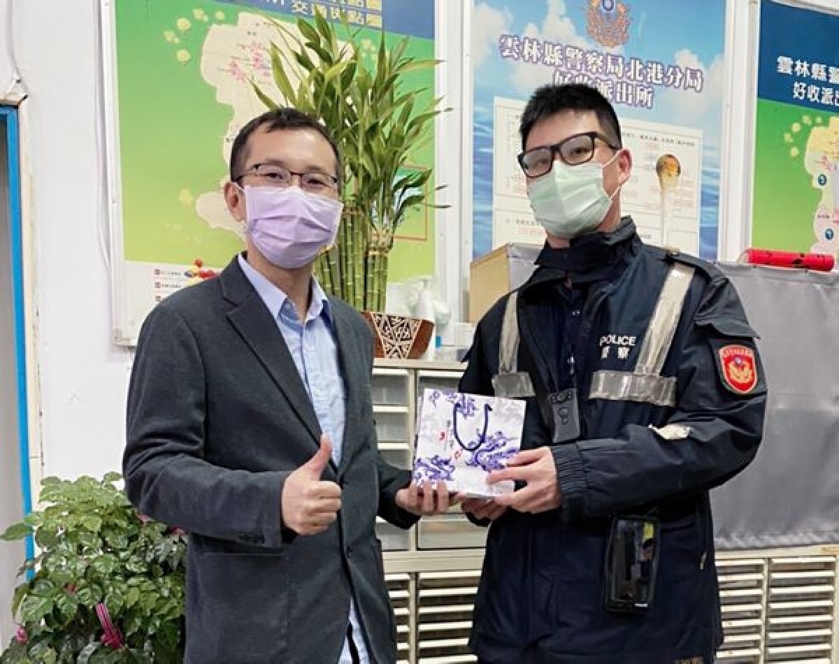 好收所所長黃詩傑等積極清查轄內遊民、街友,尋獲失蹤近6年的蔡姓男子,協助他與家人團圓,北港警方優異的表現大獲各界肯定與讚許。