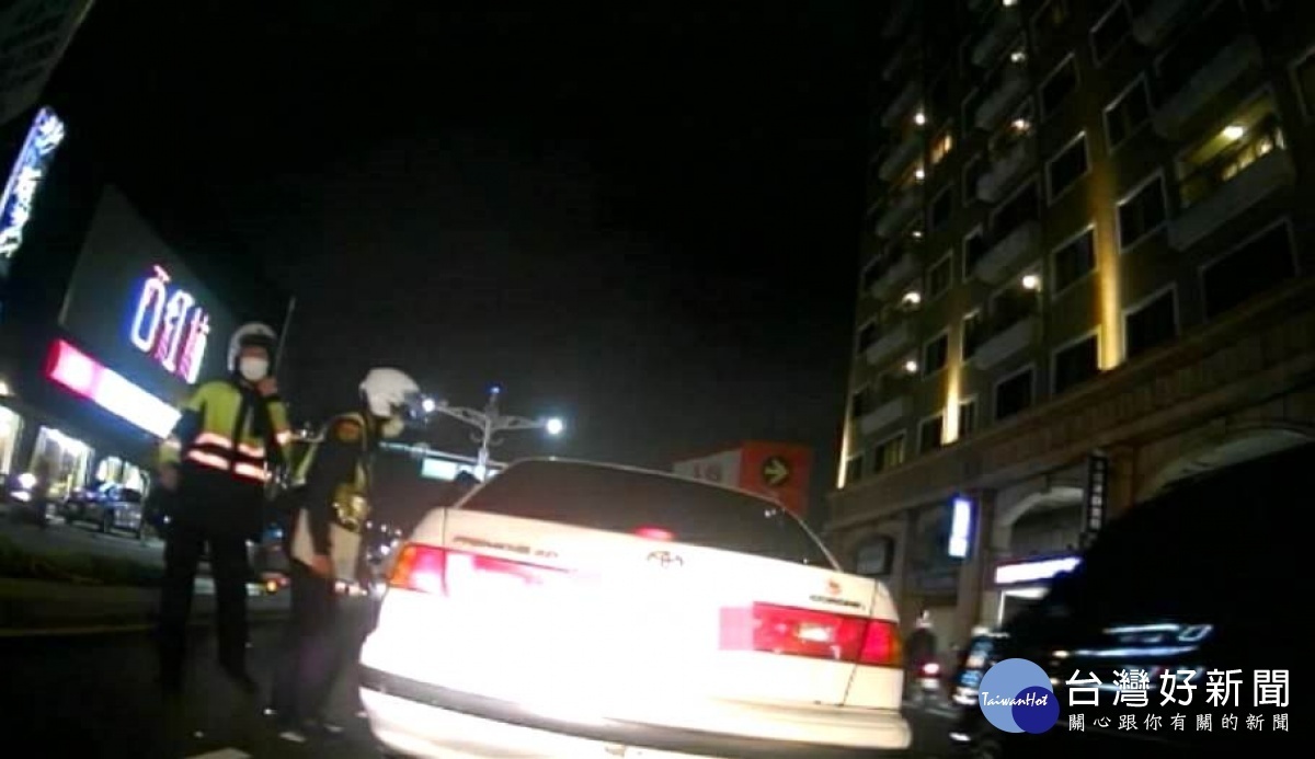 協助故障車輛排除,熱心警獲網友好評