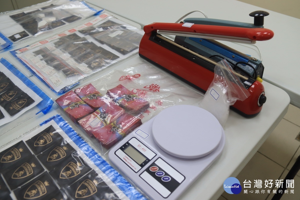 毒工廠起出一條龍作業器具。(記者扶小萍攝)