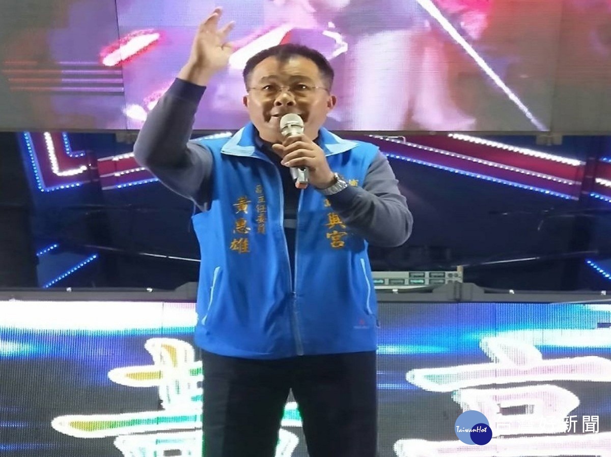 宋江陣領隊黃惠雄感謝顧問們的支持。