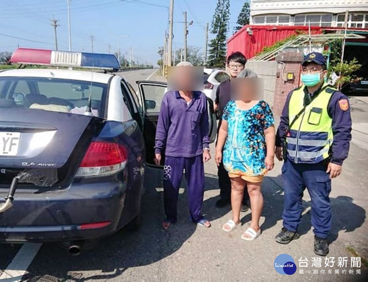 失智老翁離家未歸,家屬著急萬分報警協尋,飛沙所長蔡聰明動員所內警力兵分多路找尋,一小時即安全尋獲老翁,讓家人放下心中大石。