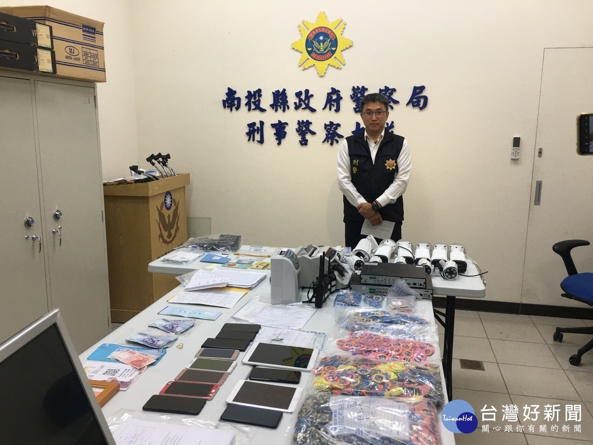 刑警大隊長戴長生說明破獲全案。(記者扶小萍攝)