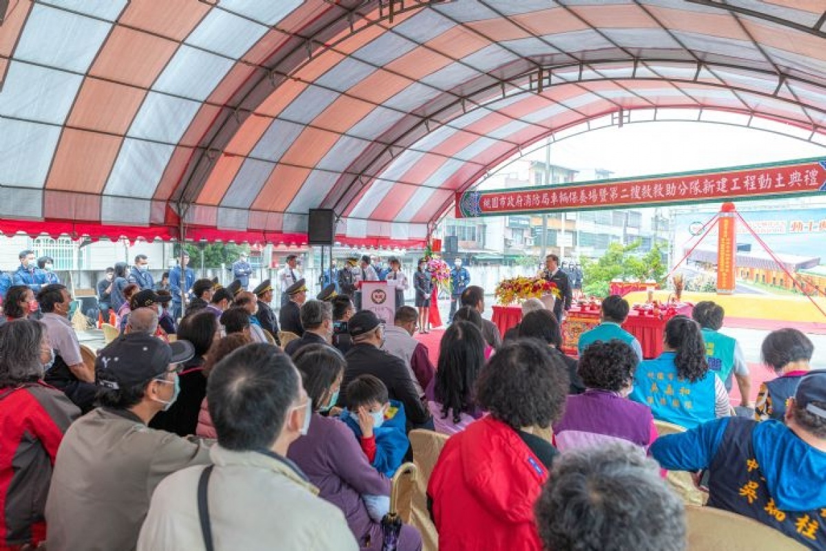 鄭市長致詞希望提供消防同仁擁有更好的消防環境,提升消防能力保護市民的安全