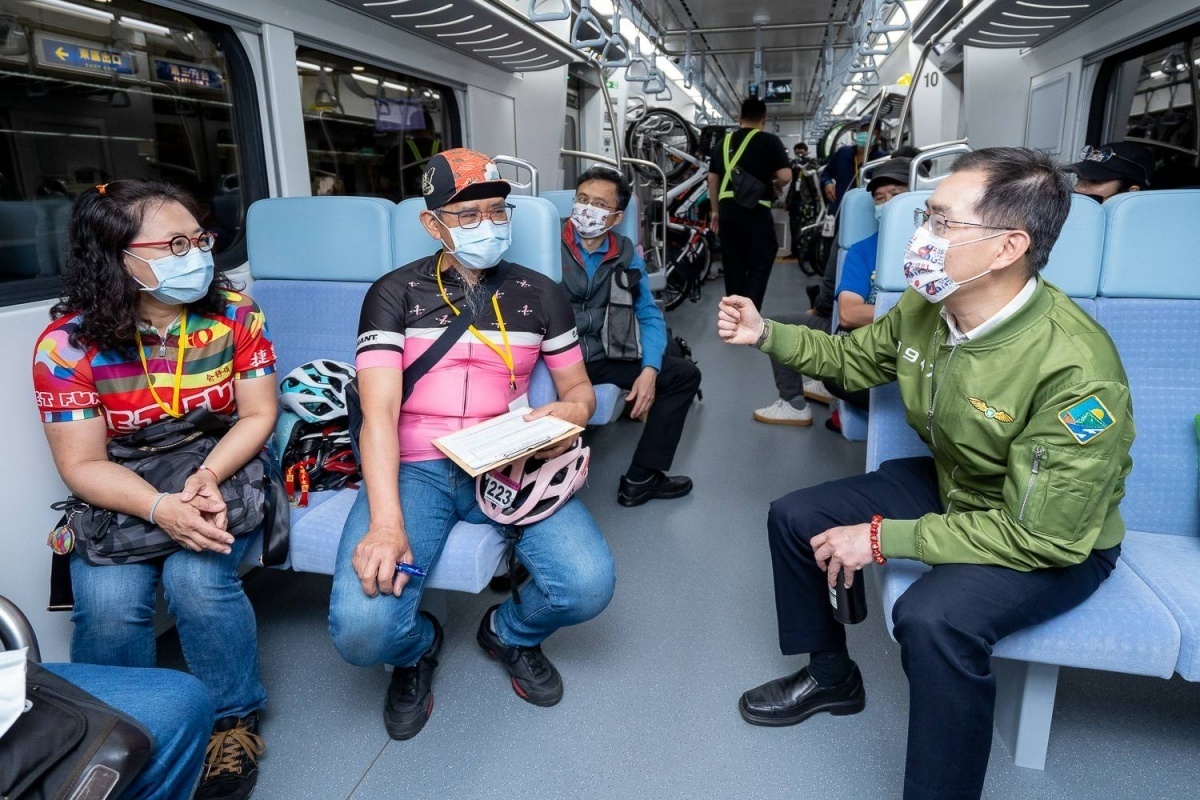 台鐵今（19）日邀多個社福團體試乘後，已宣布EMU900電聯車將於4月1日（週四）在基隆車站南站廣場舉辦首航典禮，並於清明假期正式投入營運。（圖／台鐵）