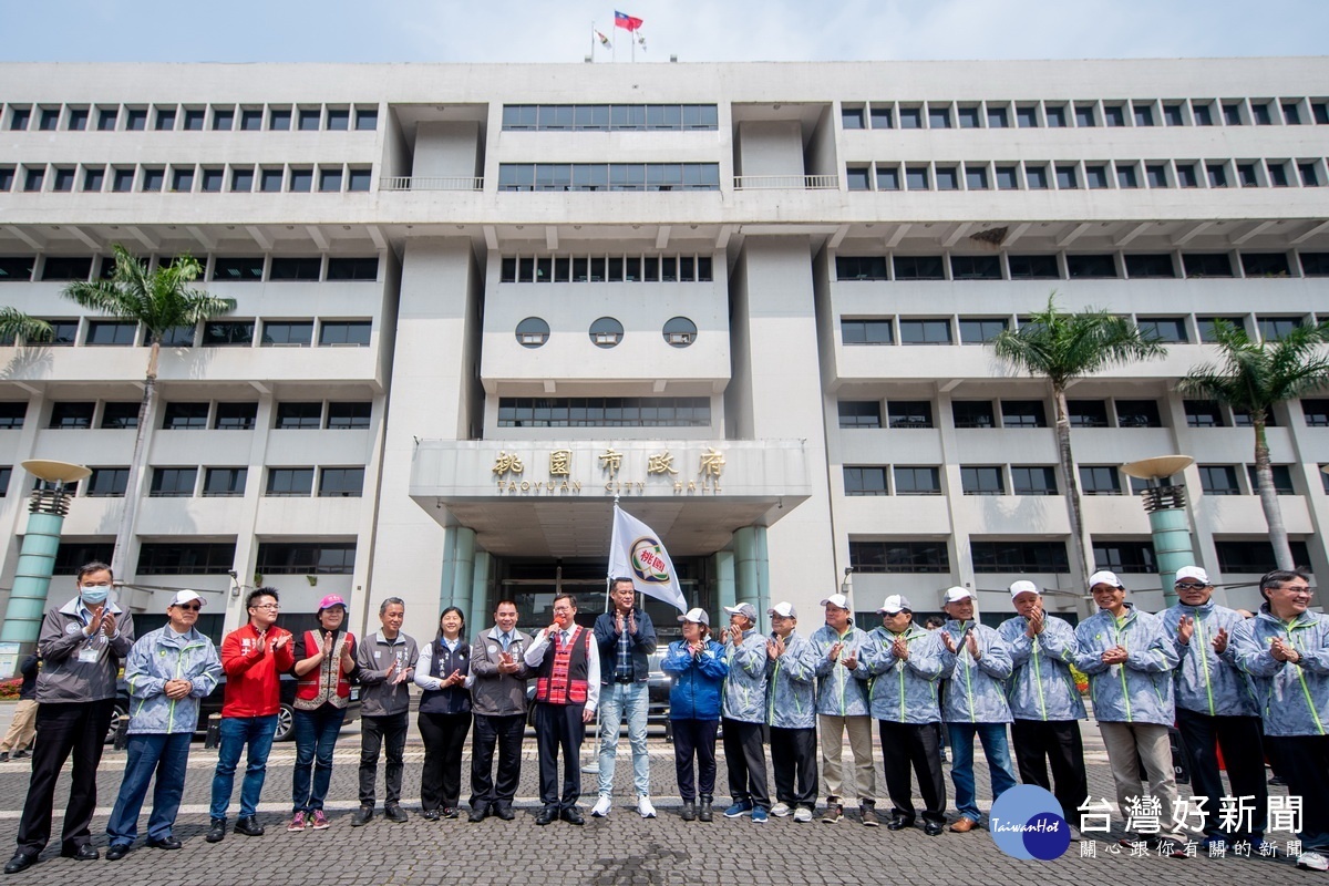 桃園市長鄭文燦於全國原住民族運動會桃園代表隊授旗典禮中致詞,期許總錦標三連霸。