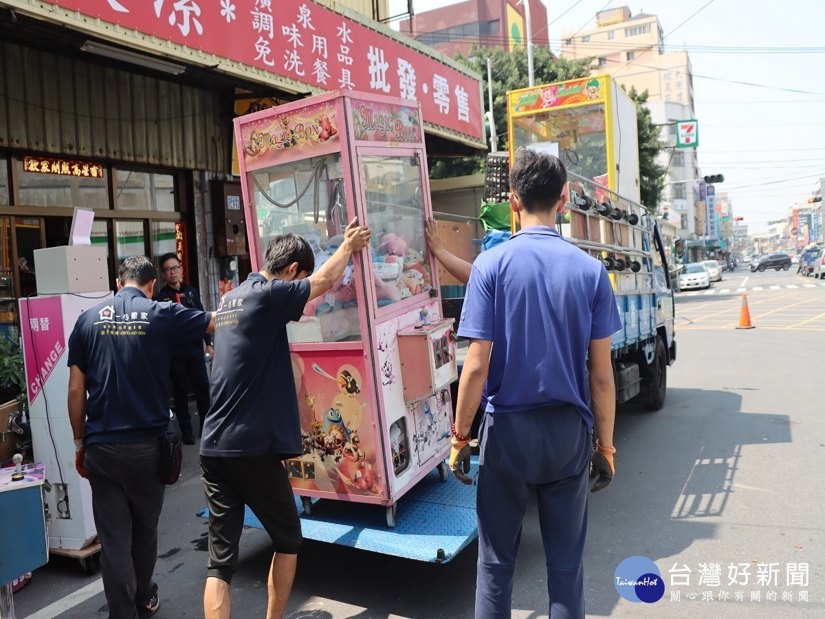 娃娃機店惡意欠稅10萬不繳　機台遭查封拖吊 近期將拍賣