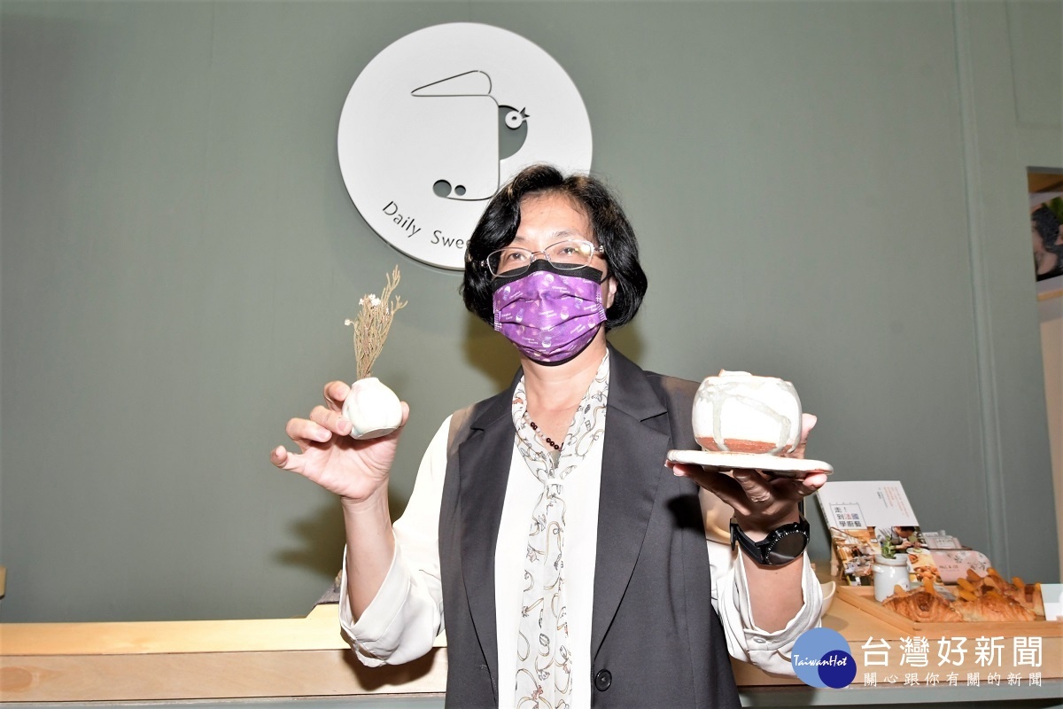 縣長王惠美今日與三位老屋新生的公益換租青創者,歡喜慶祝開業。圖/彰化縣政府提供