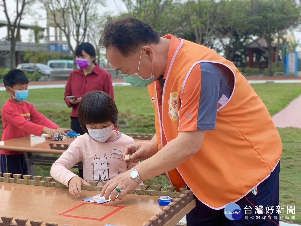 玩具圖書館巡迴廣興　創客闖關給二手玩具新生命