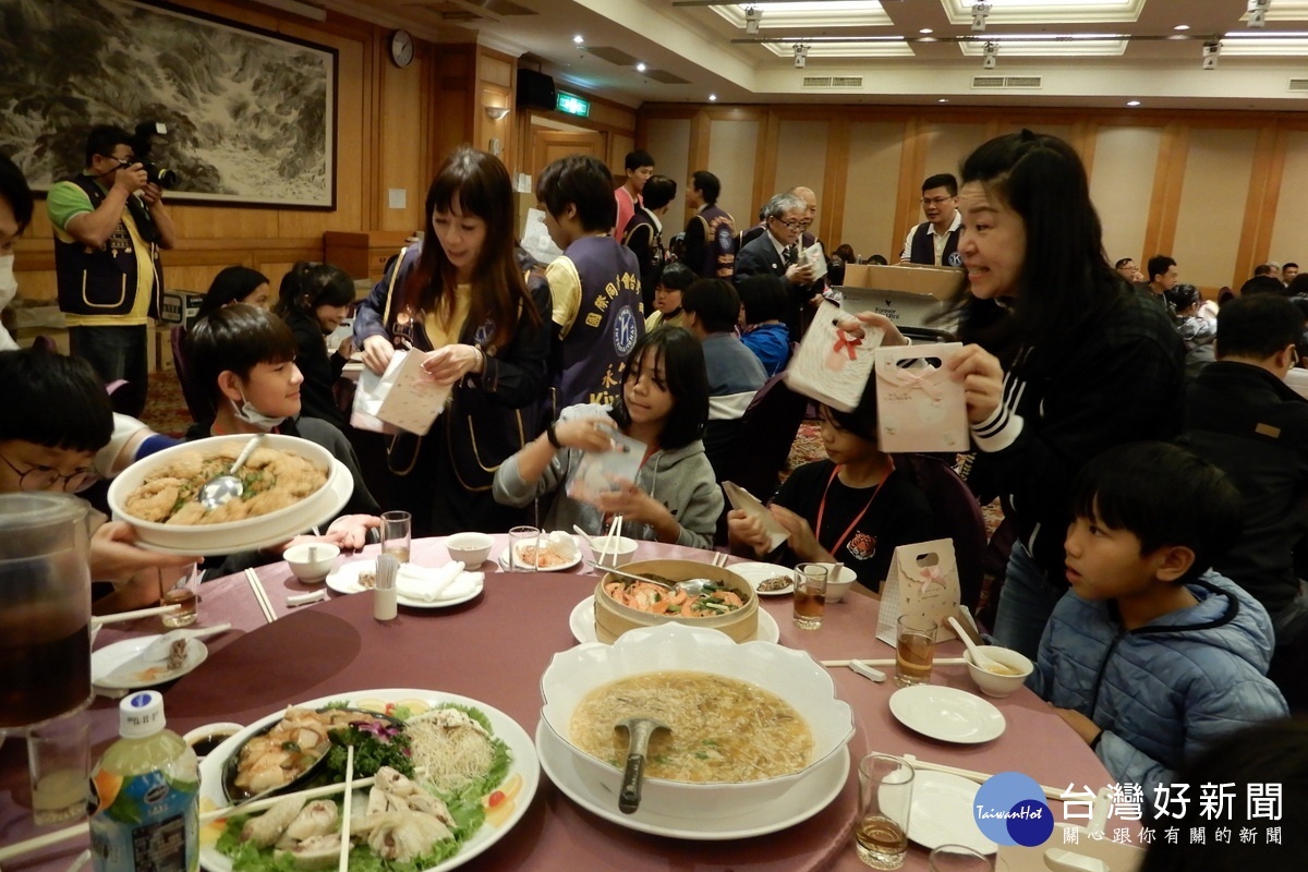 桃園市圓夢愛心關懷協會110年「兒童節園夢計畫」設宴歡迎107位遠來的偏鄉小朋友。