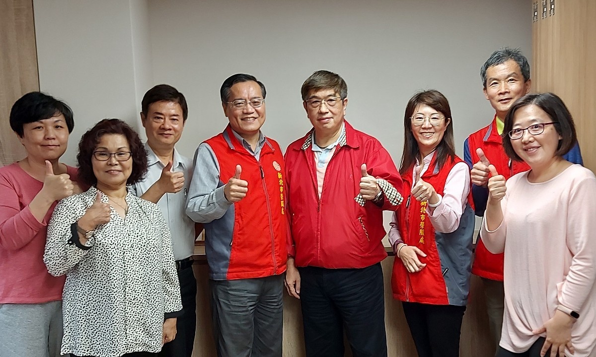 捷利合人力資源公司郭朱文董事長(右四) 鄒大仁副總經理(左三)與新北市榮服處林火土處長(左四)及榮服處同仁合影