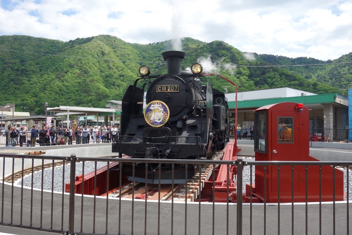 於下今市站&鬼怒川溫泉站的東武鐵道轉車盤廣場