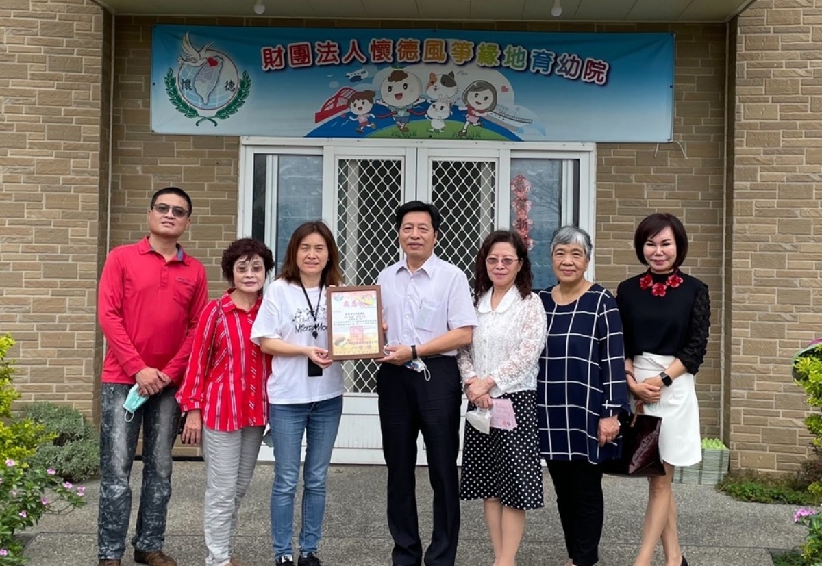 鄭寶清贈育幼院童兒童節禮物 讓社會擁抱他們