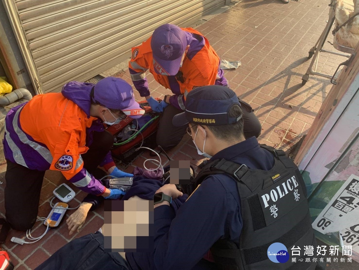 中壢警即刻救援,CPR挽救老翁一命