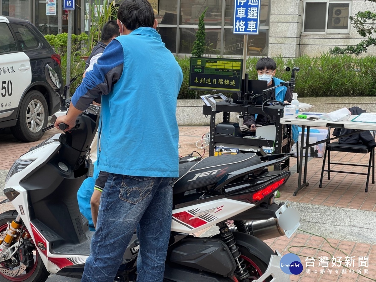 楊梅警分局警強力取締「改裝噪音車輛」,還給民眾安心的生活環境