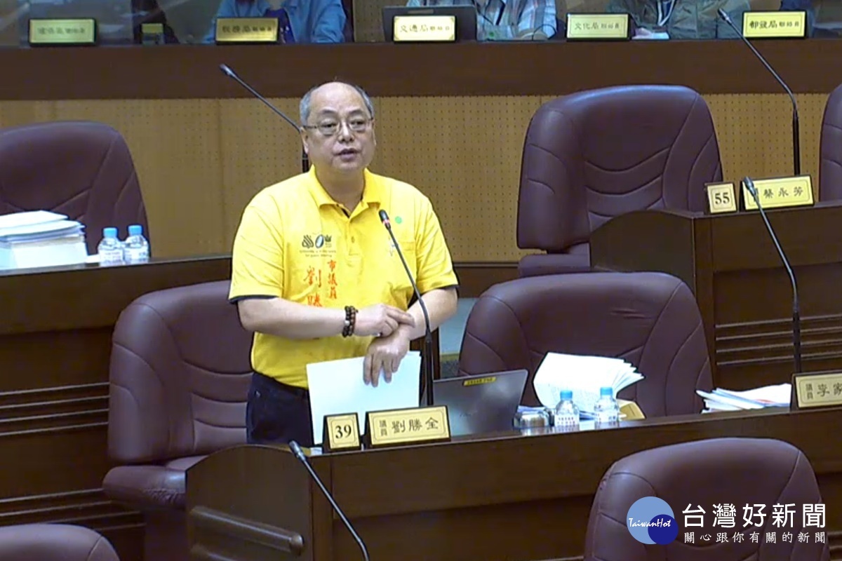物價上揚及缺工不敷重建成本,桃園市議員劉勝全為航空城拆遷戶發聲。