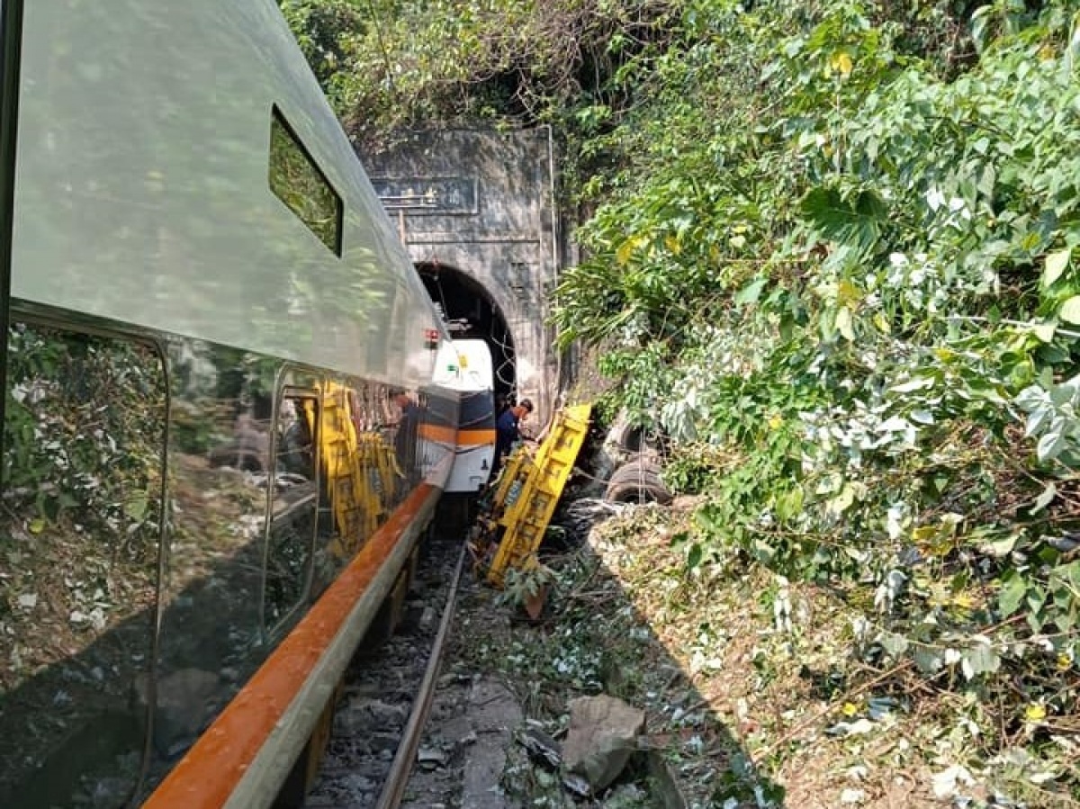 連假首日重大意外 台鐵太魯閣號大清水隧道出軌 蕃新聞