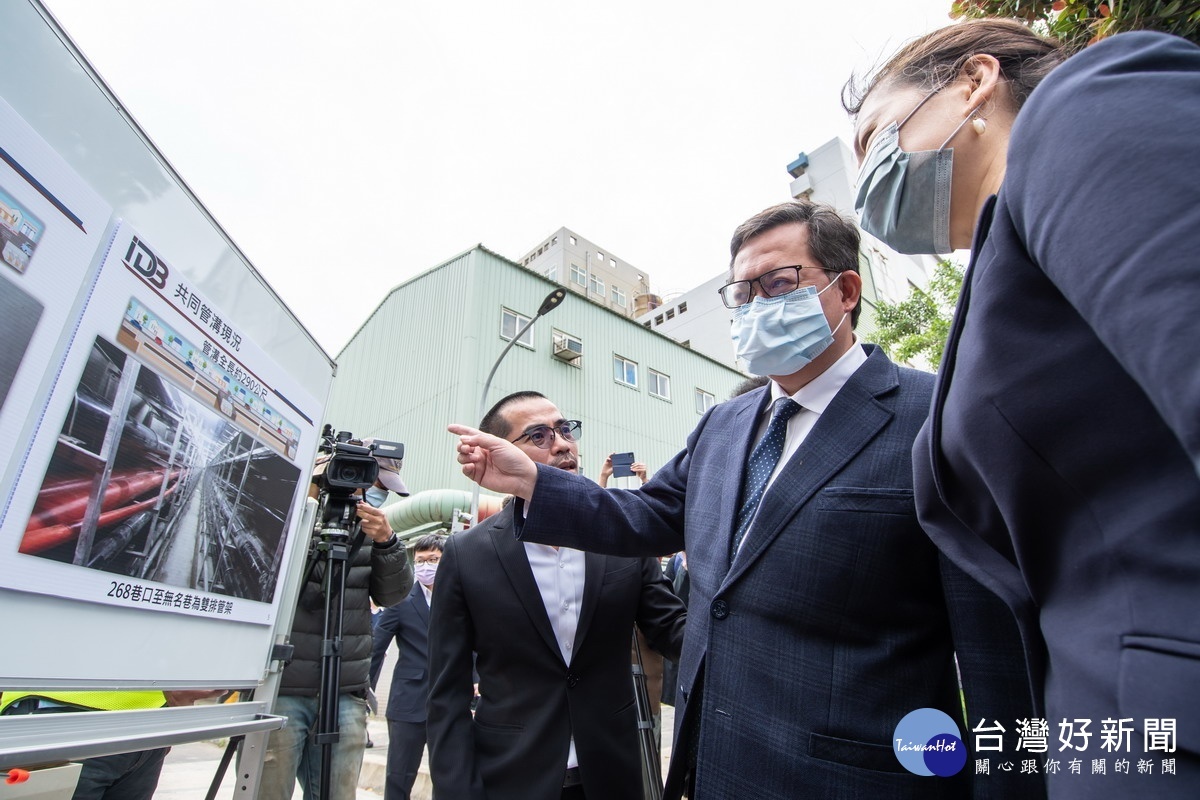 經濟部長王美花、桃園市長鄭文燦視察大園工業區「放流管理系統」及「共同管溝」工程。