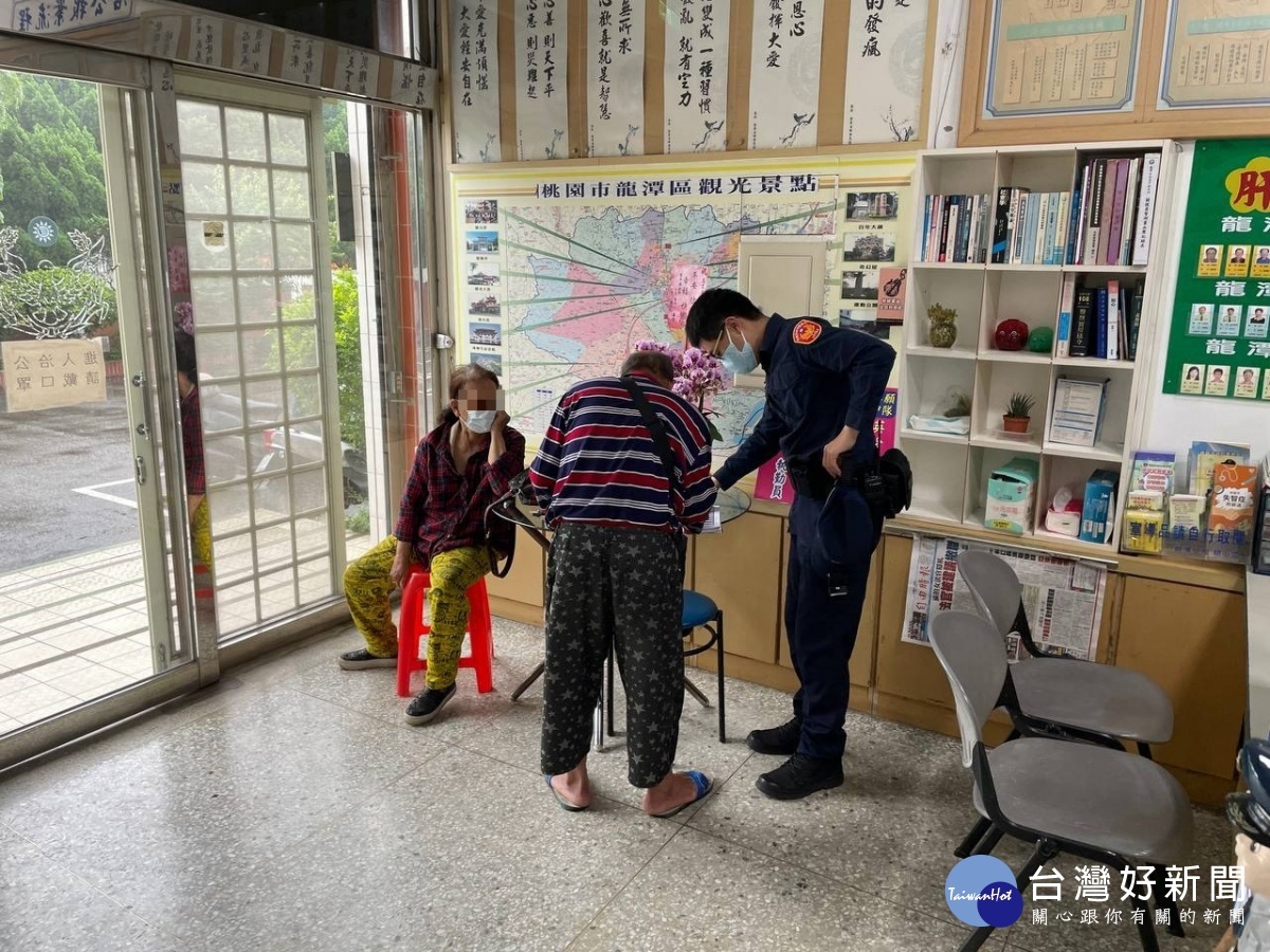 7旬老婦騎車近百里尋友迷途,龍潭暖警協查身分助返家