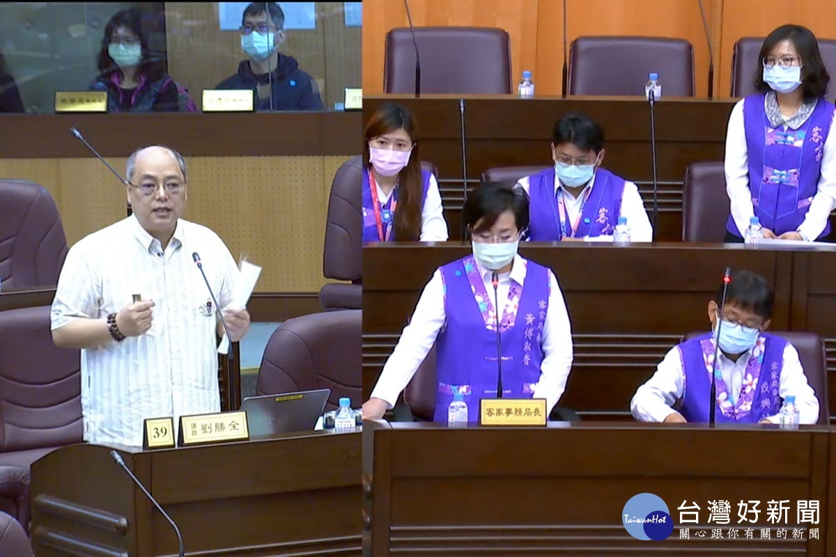 針對客家場館營運議題,桃園市議員劉勝全質詢市府客家事務局長黃傅淑香。