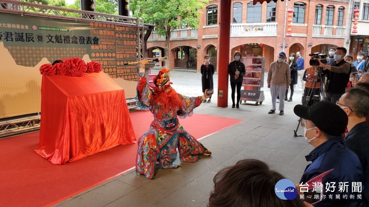 ▲漢陽北管劇團前場演員在傳藝宜蘭園區文昌祠廟埕的演出。（圖∕陳木隆攝）