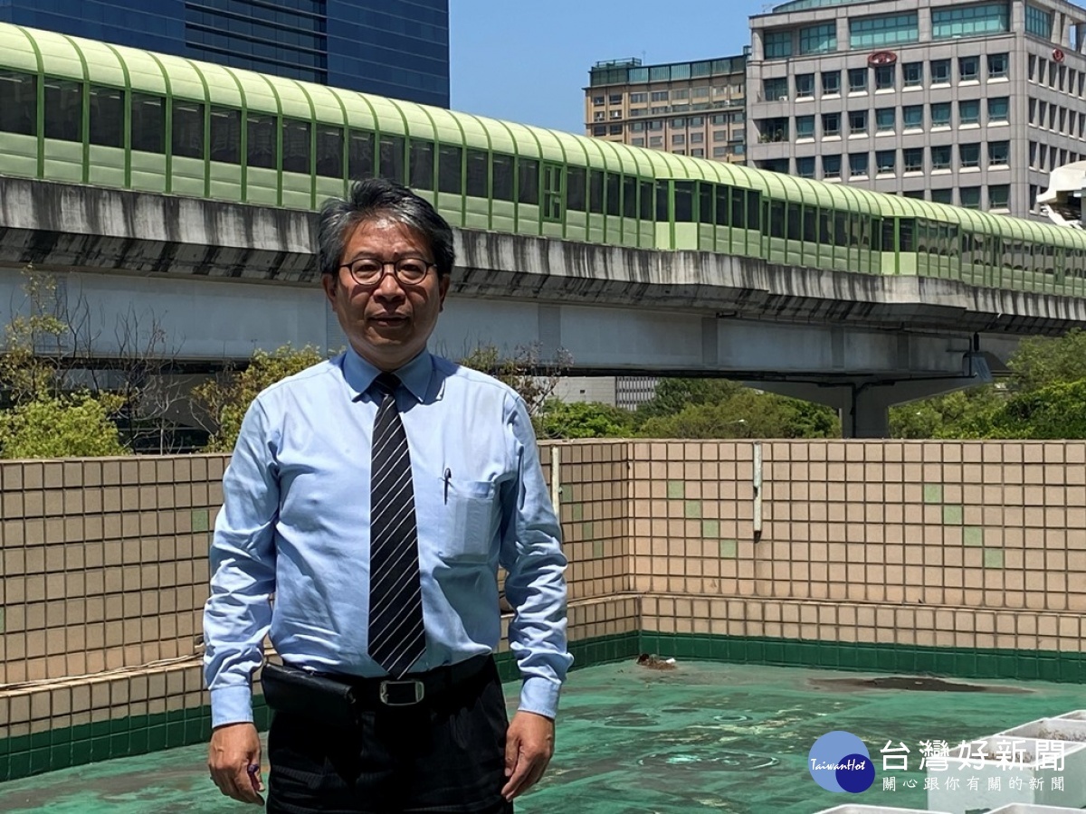 台中市環保局長陳宏益說明在乾旱季節,對於河川水質汙染部分執行「枯水期專案稽查」,執行稽查作業。(圖/生活中心攝)